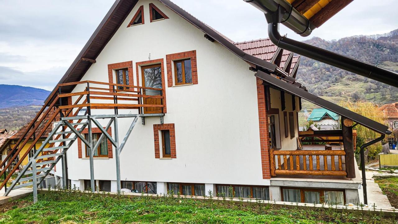 Pensiunea Tesoro Corbeni Luaran gambar